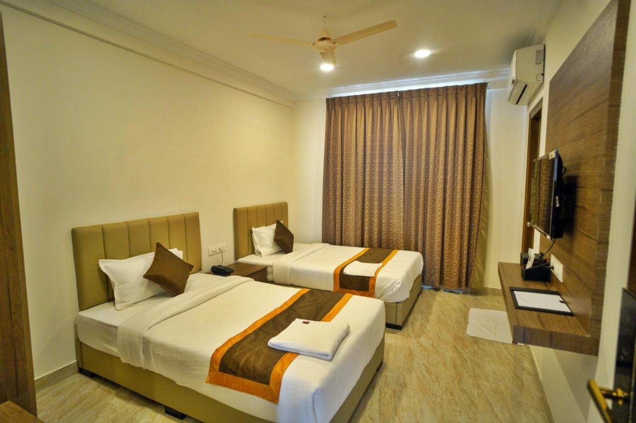Hotel Sterling Inn Bangalore International Airport Yelahanka Exteriör bild