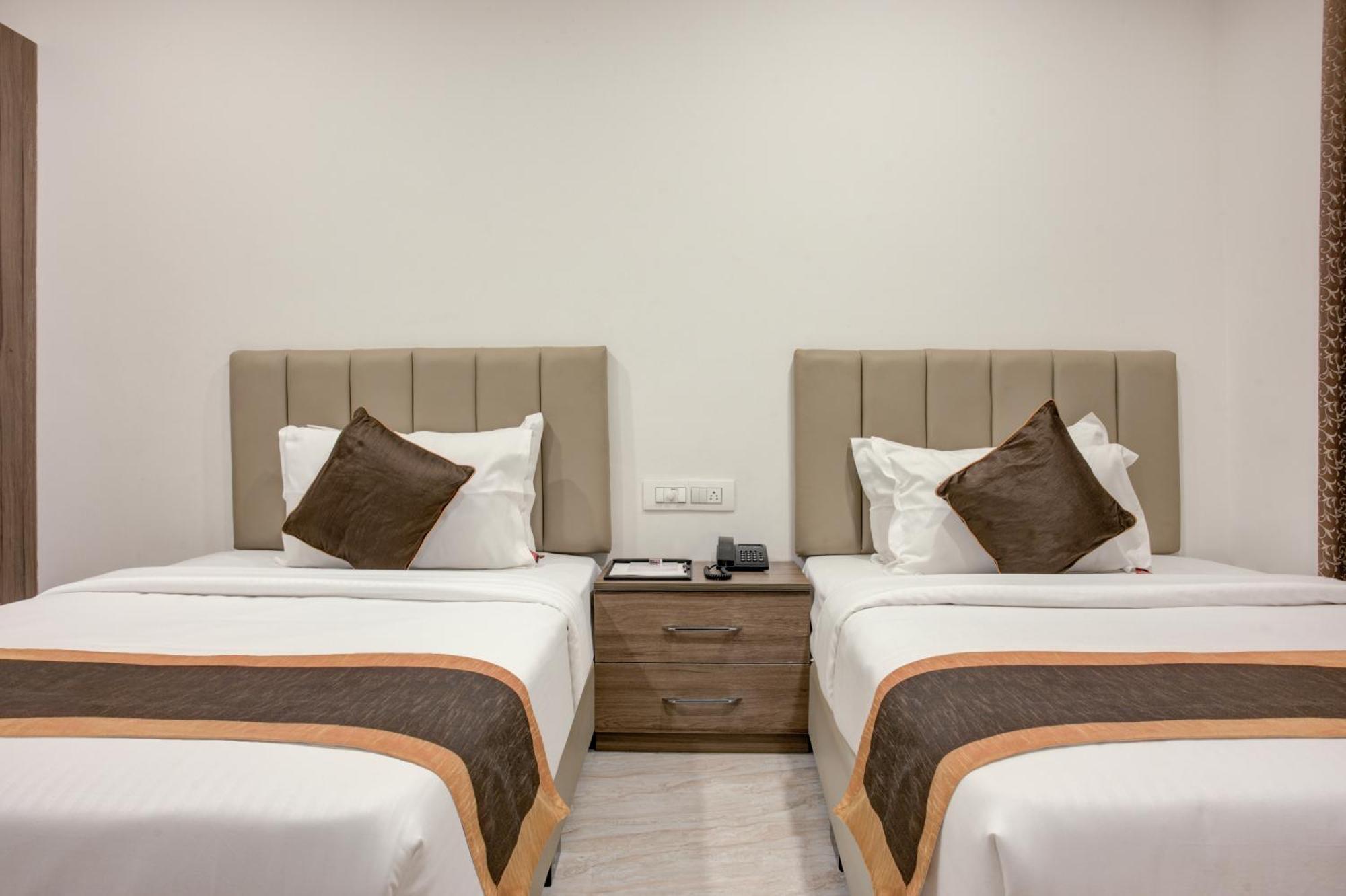 Hotel Sterling Inn Bangalore International Airport Yelahanka Exteriör bild