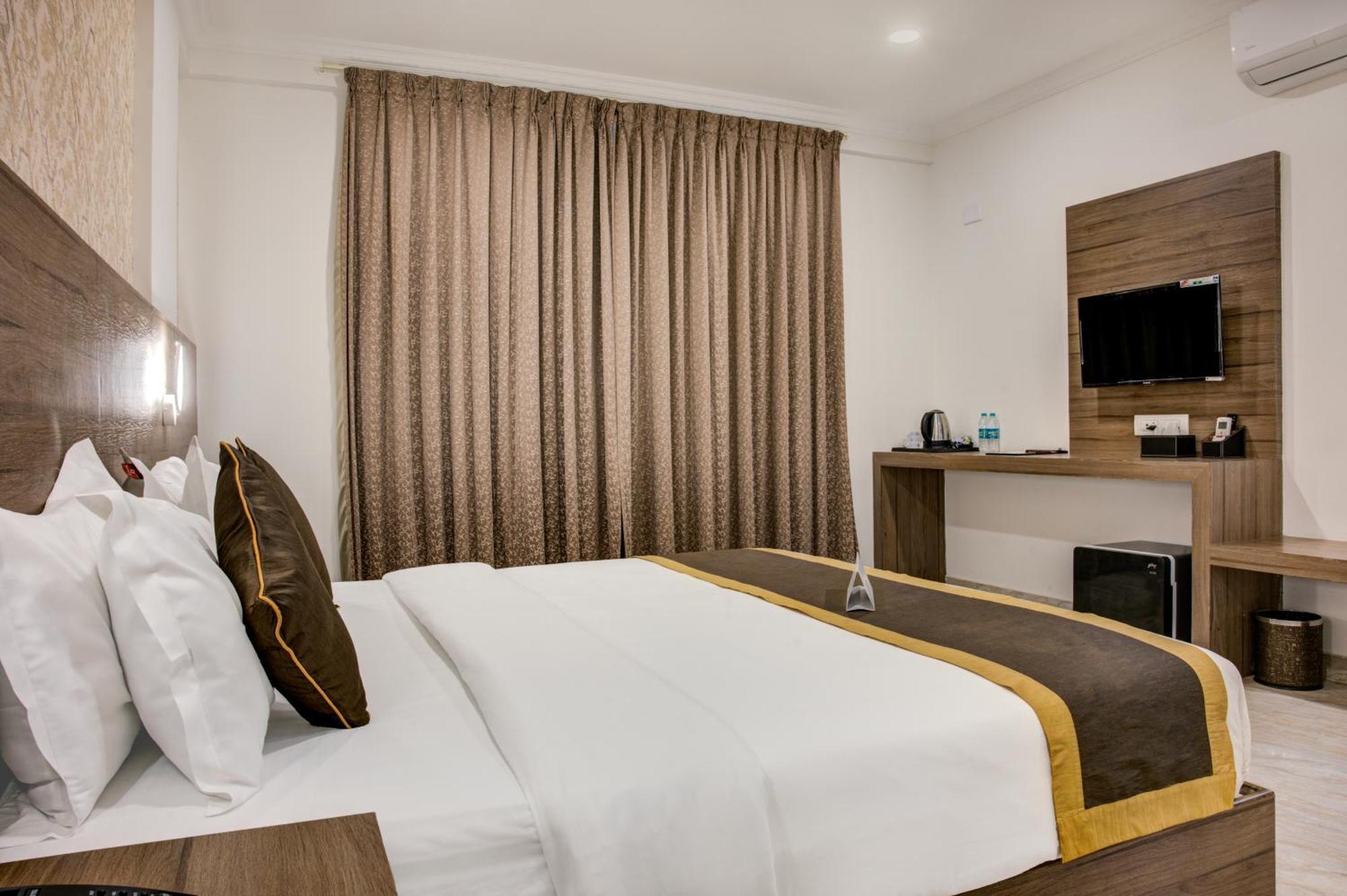 Hotel Sterling Inn Bangalore International Airport Yelahanka Exteriör bild