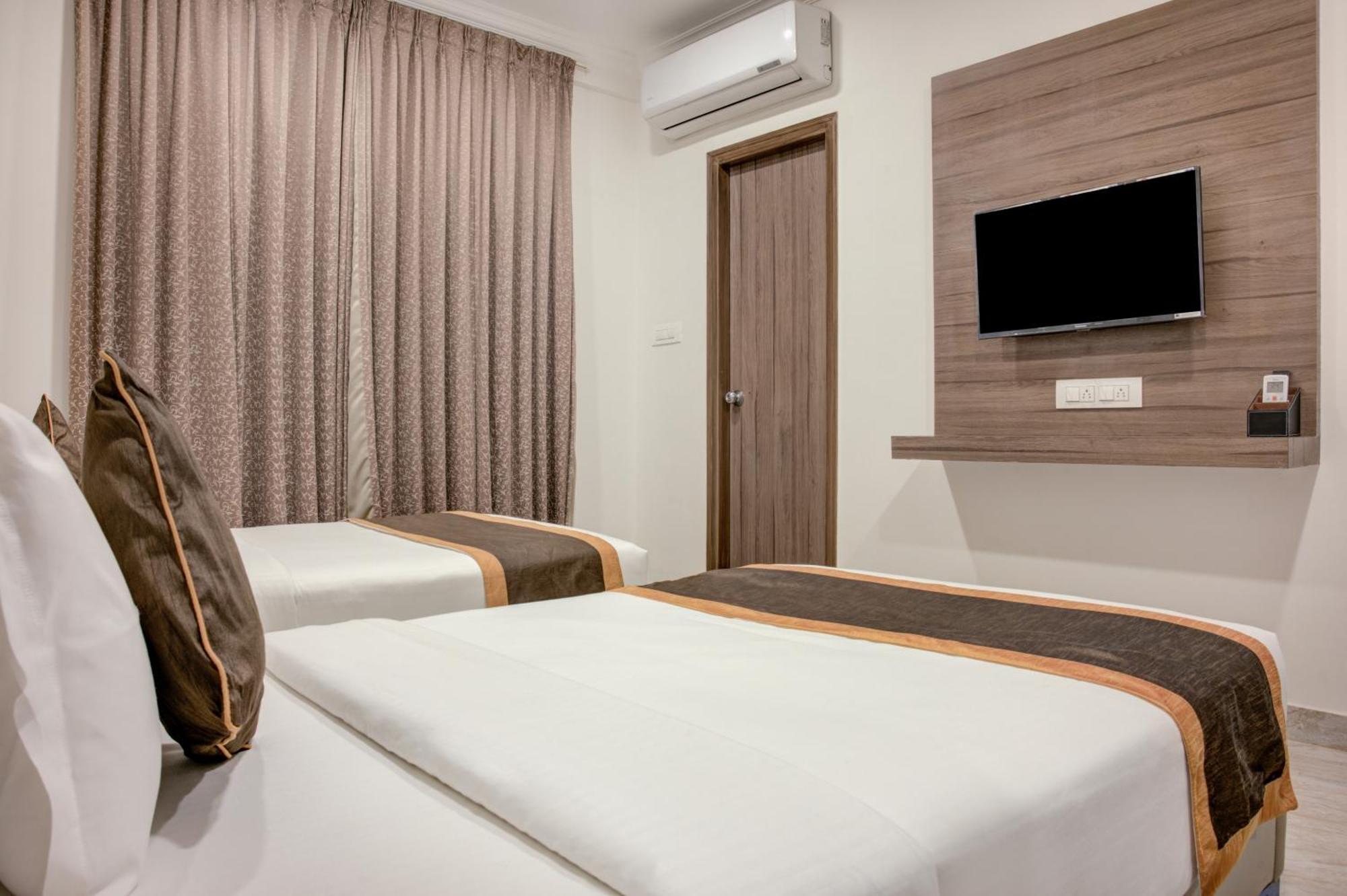 Hotel Sterling Inn Bangalore International Airport Yelahanka Exteriör bild