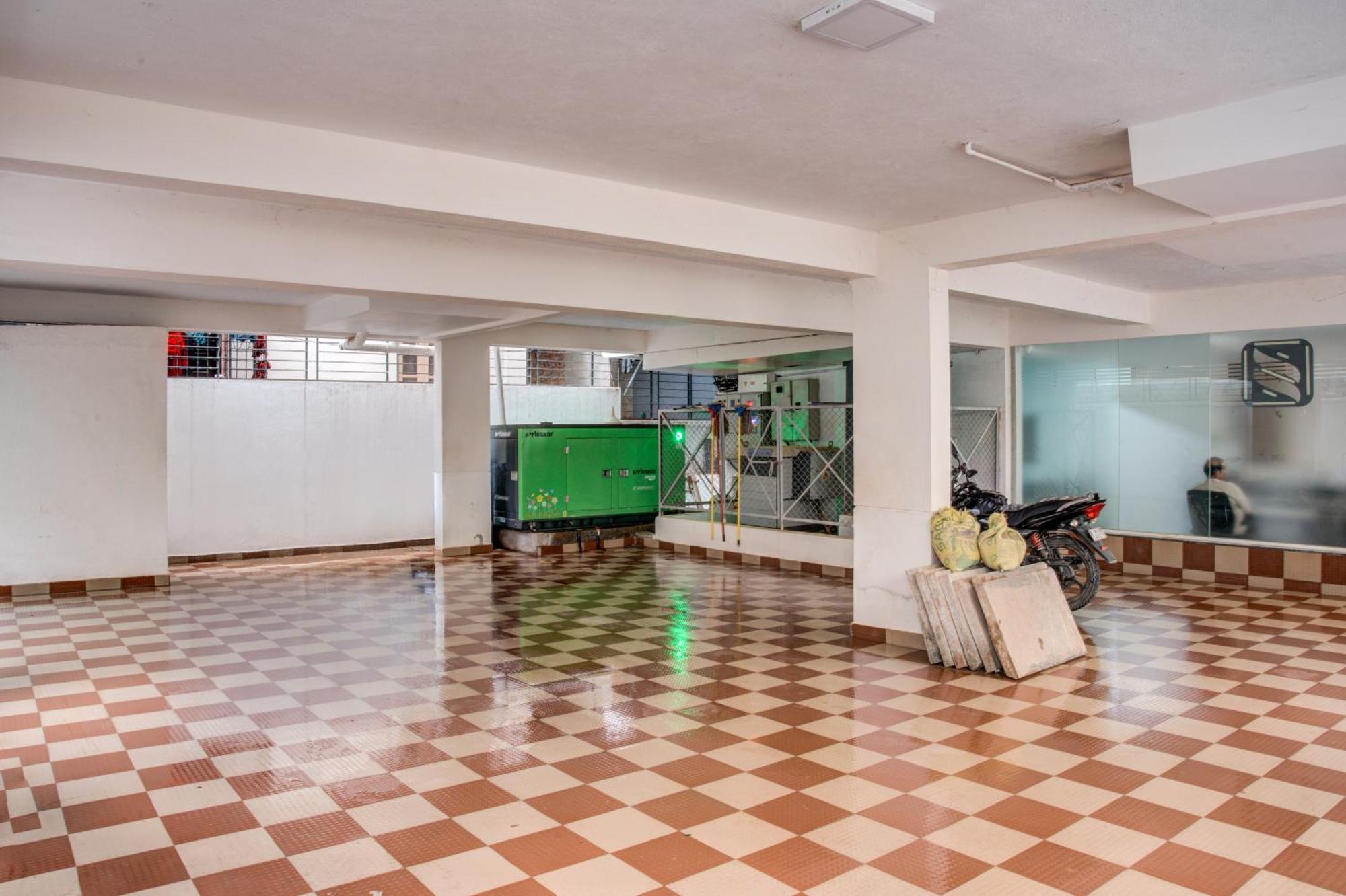 Hotel Sterling Inn Bangalore International Airport Yelahanka Exteriör bild
